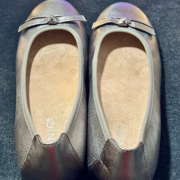 Vionic Amorie Pewter Metallic Leather Slip On Bow Ballet Flats US Sz 8.5. - Picture 8 of 12